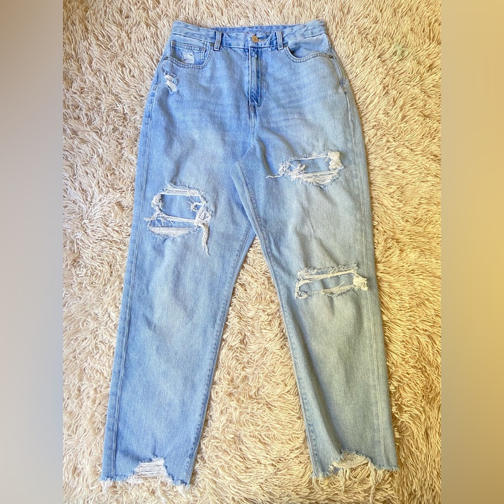 American Eagle curvy mom jean 8 regular Blue Distressed Straight Leg NO HOLES